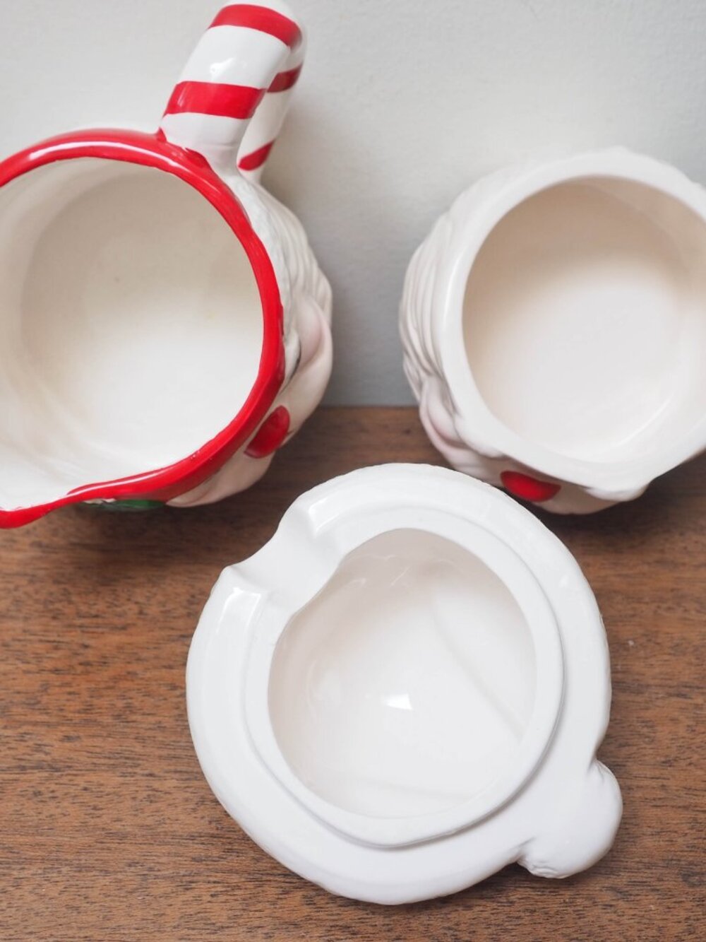 Vtg Earthenware Christmas Creamer and Sugar Bowl Set - Santa Cream and Sugar - Picture 9 of 12